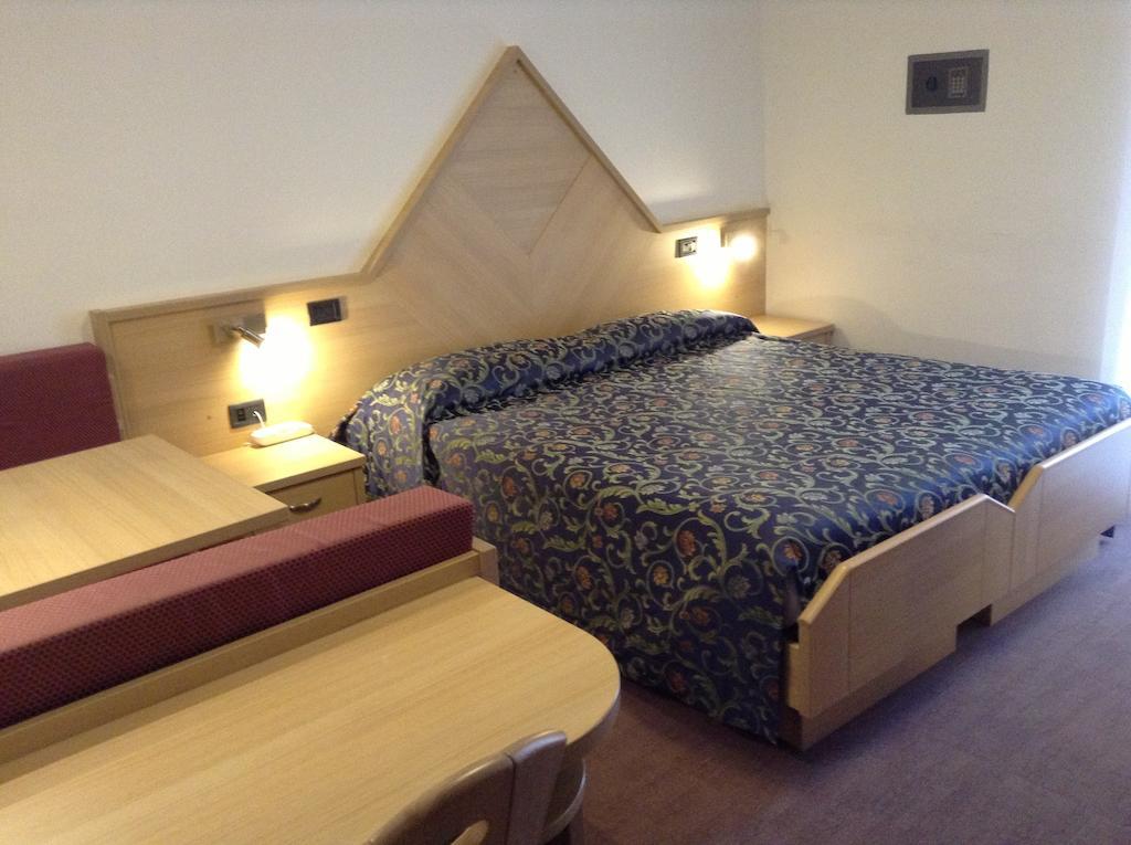 Hotel Ai Pini Vigo di Fassa Luaran gambar