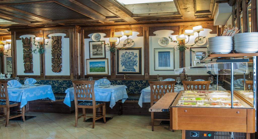 Hotel Ai Pini Vigo di Fassa Luaran gambar